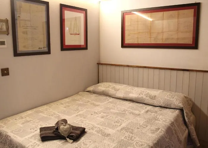 Botel Peniche Gisele 1930 -